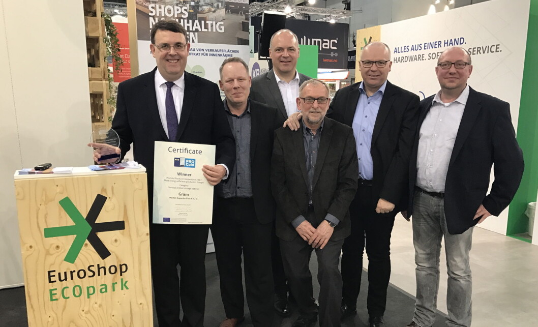 Fra venstre Thomas Gruschinski (filialsjef Hoshizaki Tyskland), John Lund (R&D-sjef, Gram Commercial), Martin Kneistler (internsalg Hoshizaki Tyskland), Anders Sjøgaard (innovasjonssdirektør, Gram Commercial), Flemming Velling (produktsjef, Gram Commercial), Erling Hansen (innkjøpssjef, Gram Commercial). Fra venstre Thomas Gruschinski (filialsjef Hoshizaki Tyskland), John Lund (R&D-sjef, Gram Commercial), Martin Kneistler (internsalg Hoshizaki Tyskland), Anders Sjøgaard (innovasjonssdirektør, Gram Commercial), Flemming Velling (produktsjef, Gram Commercial), Erling Hansen (innkjøpssjef, Gram Commercial).