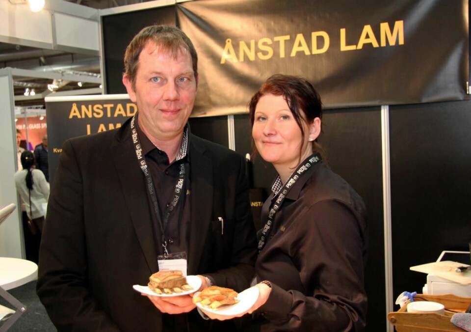 Camilla Hamre og Gunnar Fjellstad driver Ånstad Lam AS. (Foto: Morten Holt)