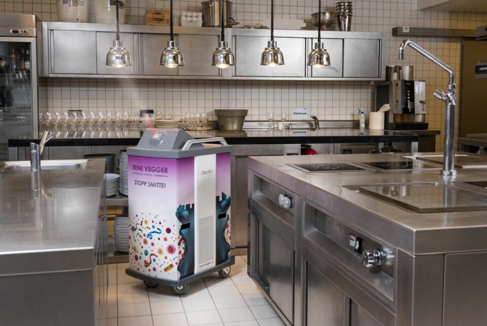 Desinfeksjon sammen med gode rutiner sikrer optimal kjøkkenhygiene. (Foto: Peder Klingwall/Vizpro)