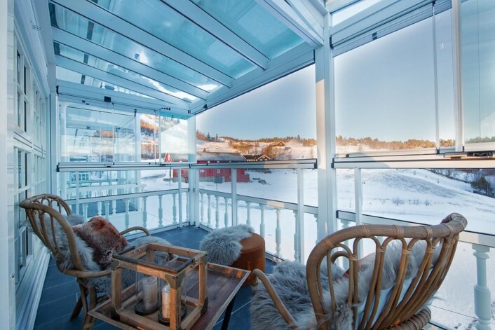 Dr. Holms Hotel er kjent for livlig afterski så vel som menyen på Dr. Holms Restaurant, o<em>g </em>dette kan selvfølgelig beboerne i fritidsleilighetene benytte seg av. Noen av leilighetene har dessuten utsikt mot skibakken. Dr. Holms Hotel er kjent for livlig afterski så vel som menyen på Dr. Holms Restaurant, o<em>g </em>dette kan selvfølgelig beboerne i fritidsleilighetene benytte seg av. Noen av leilighetene har dessuten utsikt mot skibakken.