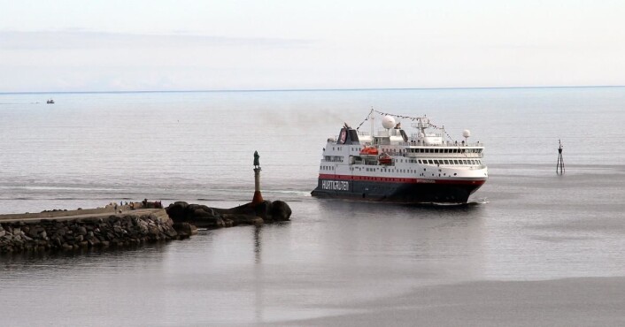 Hurtigruteskipet Spisbergen på vei inn til Svolvær. (Foto: Morten Holt) Hurtigruteskipet Spisbergen på vei inn til Svolvær. (Foto: Morten Holt)