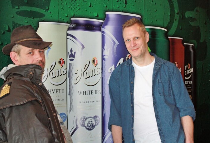 Lothepus diskuterer øltyper med bryggerimester Carl Erik Sæther. Farge, smak og fylde er viktige stikkord, og variasjonene er mange. Lothepus diskuterer øltyper med bryggerimester Carl Erik Sæther. Farge, smak og fylde er viktige stikkord, og variasjonene er mange.