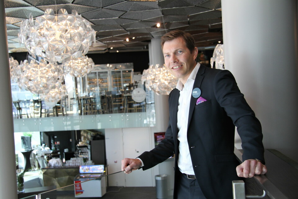 – Det er helt ubegripelig at et hotell i vår lille by Tromsø har vunnet en pris på denne størrelsen, sier hotelldirektør på Clarion Hotel The Edge, Øyvind Alapnes. (Foto: Morten Holt)
