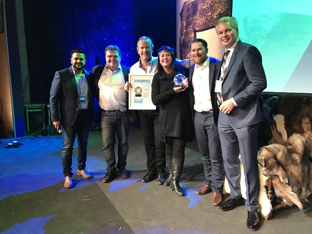 Fra venstre: Nasjonal salgsleder Javvad Latif i NHO Reiseliv, Arne Iversen (Mon Ami Restauranter), Tom Iversen (Mon Ami Restauranter), Elizabeth Nyheim (Mon Ami Restauranter), distriktssjef Gøran Kimsaas i NHO Reiseliv Innkjøpskjeden i Nordland, Troms, Finnmark og Svalbard og Øyvind Frich, leder av innkjøpsutvalget i NHO Reiseliv. (Foto: NHO Reiseliv) Fra venstre: Nasjonal salgsleder Javvad Latif i NHO Reiseliv, Arne Iversen (Mon Ami Restauranter), Tom Iversen (Mon Ami Restauranter), Elizabeth Nyheim (Mon Ami Restauranter), distriktssjef Gøran Kimsaas i NHO Reiseliv Innkjøpskjeden i Nordland, Troms, Finnmark og Svalbard og Øyvind Frich, leder av innkjøpsutvalget i NHO Reiseliv. (Foto: NHO Reiseliv)