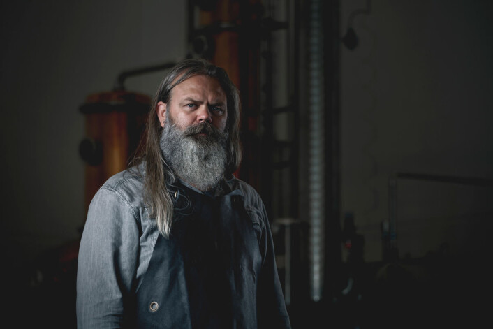 – Hos Oss Craft Distillery er vi opptatt av rene smaker og gammelt håndverk, sier Stig Bareksten. (Foto: Bente Vamråk) – Hos Oss Craft Distillery er vi opptatt av rene smaker og gammelt håndverk, sier Stig Bareksten. (Foto: Bente Vamråk)