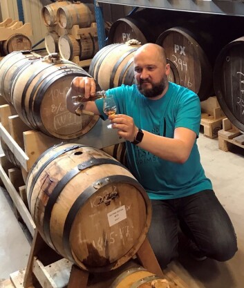 Jon Bertelsen står bak festivaltapningen av Eiktyrne single malt whisky. Jon Bertelsen står bak festivaltapningen av Eiktyrne single malt whisky.