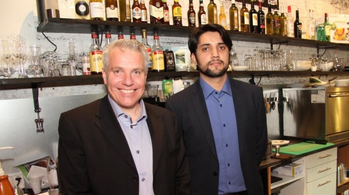 Iain Lynn (til venstre) har stått bak designet i samarbeid med hotelldirektør Imran Amin. (Foto: Morten Holt) Iain Lynn (til venstre) har stått bak designet i samarbeid med hotelldirektør Imran Amin. (Foto: Morten Holt)