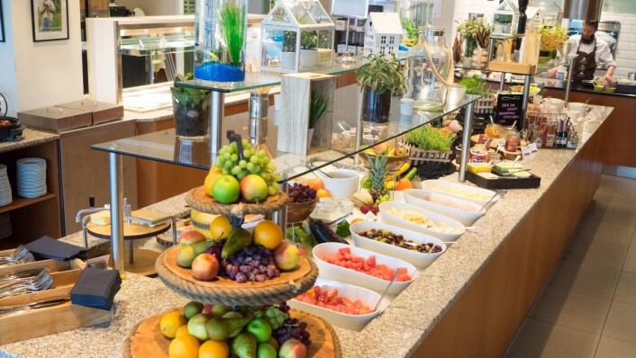 Fra frokostbufeen på Scandoc Maritim Hotel. (Foto: Scandic Maritim) Fra frokostbufeen på Scandoc Maritim Hotel. (Foto: Scandic Maritim)