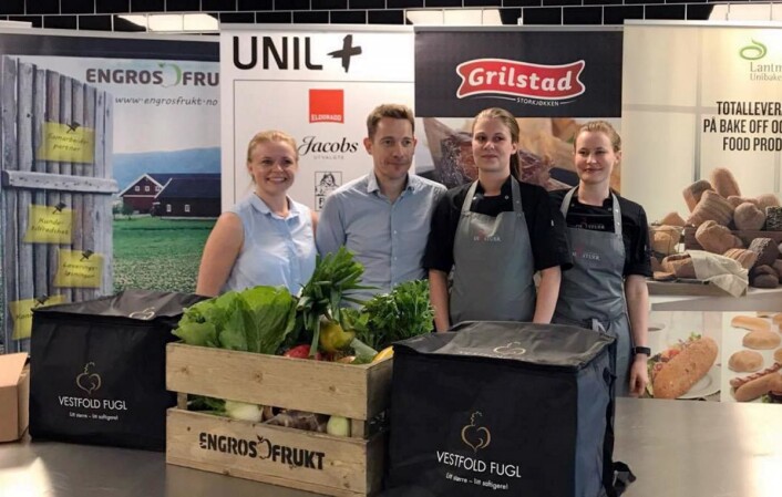 ISS Grenssvingen og De 3 stuer er også klare for for finalen. Fra venstre Renate Østmo, Øyvind Raaen (ISS Grensesvingen), Camilla Berg og Idunn Nilsen (De 3 Stuer). (Foto: Kantine-NM). ISS Grenssvingen og De 3 stuer er også klare for for finalen. Fra venstre Renate Østmo, Øyvind Raaen (ISS Grensesvingen), Camilla Berg og Idunn Nilsen (De 3 Stuer). (Foto: Kantine-NM).