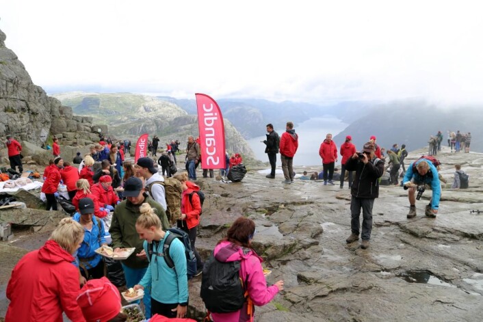 Scandic Hotels serverte turgåerne frokost på Preikestolen. (Foto: Scandic Hotels) Scandic Hotels serverte turgåerne frokost på Preikestolen. (Foto: Scandic Hotels)
