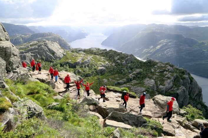 Ansatte fra de fem Scandic-hotellene i Stavanger på vei tl Preikestolen. (Foto: Scandic Hotels) Ansatte fra de fem Scandic-hotellene i Stavanger på vei tl Preikestolen. (Foto: Scandic Hotels)