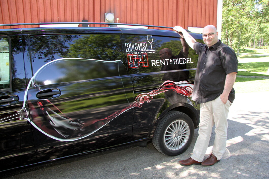 Svein Lindin foran Riedel-bilen. (Foto: Morten Holt) Svein Lindin foran Riedel-bilen. (Foto: Morten Holt)