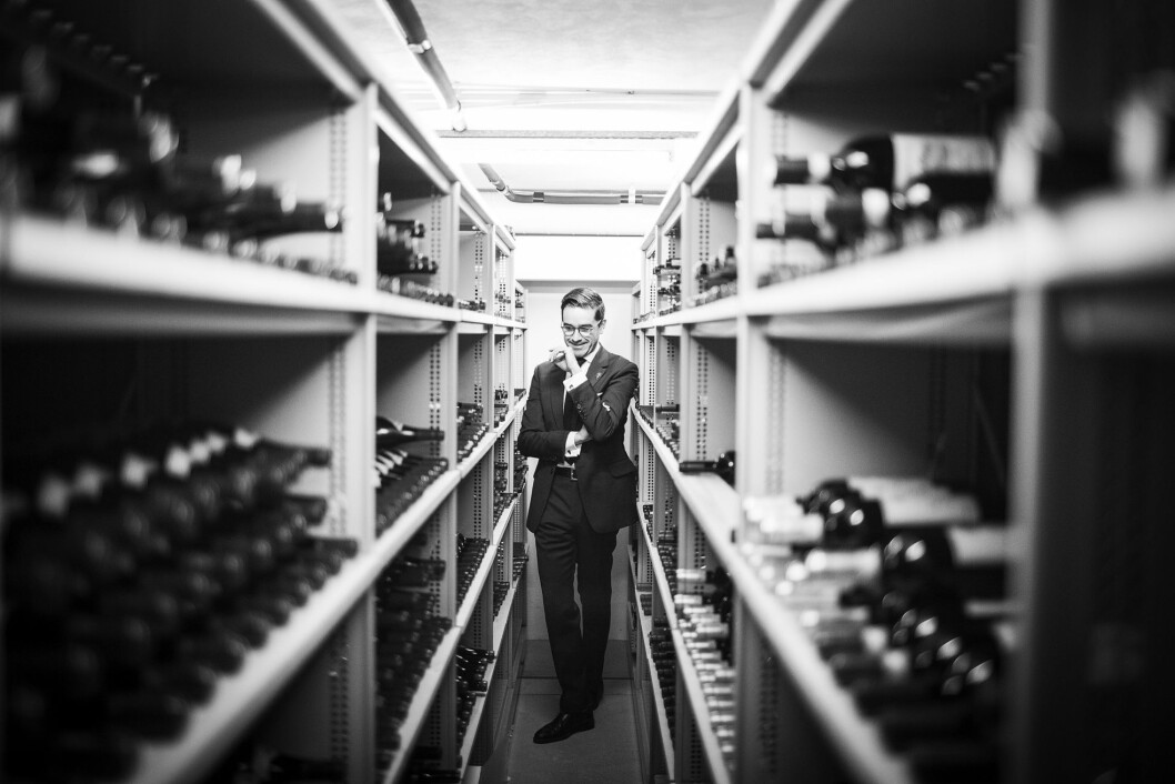 Sjefssommelier Rubén Sanz Ramiro i vinkjelleren. (Foto: Markus Crépin Sundström) Sjefssommelier Rubén Sanz Ramiro i vinkjelleren. (Foto: Markus Crépin Sundström)