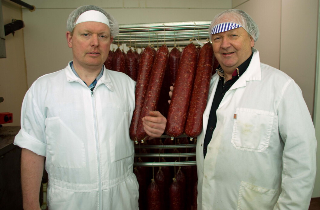 Vossaspianata er et godt eksempel på hvordan gammelt håndverk kan kombineres med utenlandske impulser og mindre salt. Arne Merkesdal (til venstre) og Willy Roger Jacobsen er stolte av gullmedaljeproduktet. (Foto: Georg Mathisen) Vossaspianata er et godt eksempel på hvordan gammelt håndverk kan kombineres med utenlandske impulser og mindre salt. Arne Merkesdal (til venstre) og Willy Roger Jacobsen er stolte av gullmedaljeproduktet. (Foto: Georg Mathisen)