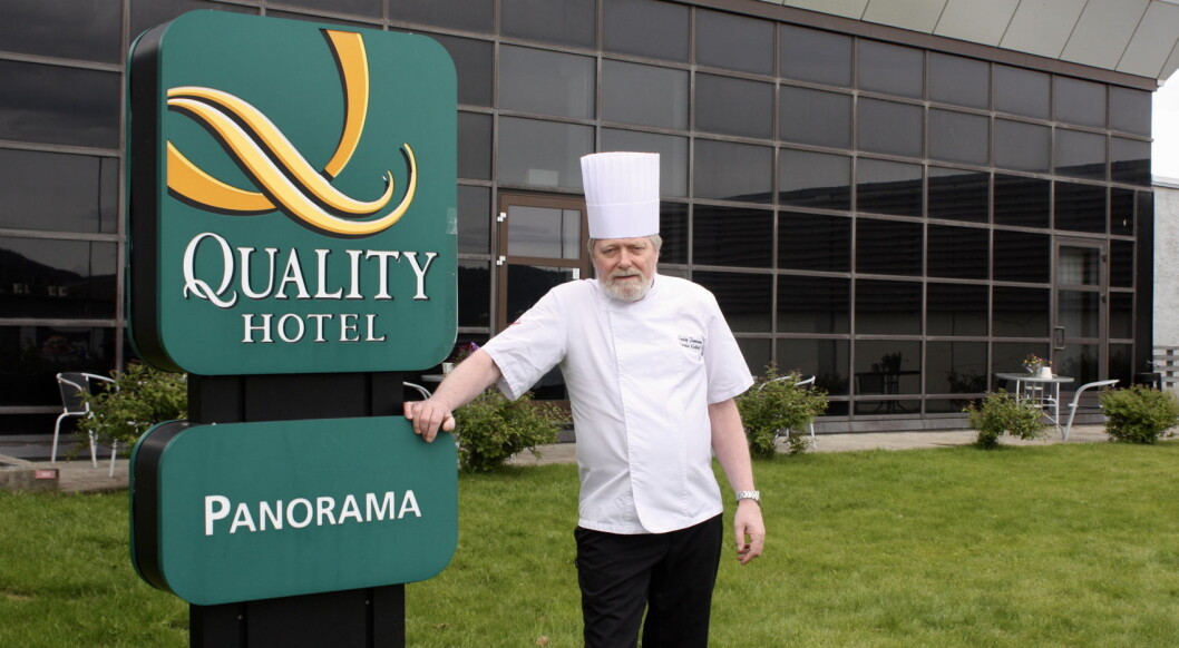 Karstein Kråkvik har arbeidet som kokk i 50 år, de siste 30 på Quality Hotel Panorama. (Foto: Quality Hotel Panorama) Karstein Kråkvik har arbeidet som kokk i 50 år, de siste 30 på Quality Hotel Panorama. (Foto: Quality Hotel Panorama)
