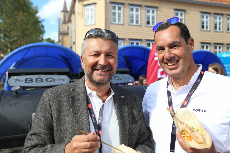 Scandics administrerende direktør i Norge, Svein Arild Steen-Mevold (til venstre) og direktør for mat og drikke i hotellkjeden, Morten Malting. (Foto: Scandic Hotels)