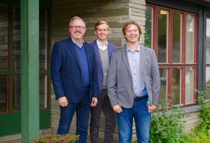 Hotellsjef Ole P. Christensen (fra venstre), markedsmedarbeider Michael Aasheim og markedssjef Ole T. Hoelseth kan melde om kraftig omsetningsvekst for Rondane Høyfjellshotell. (Foto: Verena Steinacher/Rondane Høyfjellshotell) Hotellsjef Ole P. Christensen (fra venstre), markedsmedarbeider Michael Aasheim og markedssjef Ole T. Hoelseth kan melde om kraftig omsetningsvekst for Rondane Høyfjellshotell. (Foto: Verena Steinacher/Rondane Høyfjellshotell)