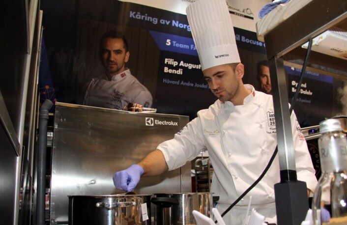 Filip August Bendi er den eneste av de fem finalistene som har vært med i Bocuse d'Or tidligere. Han var commis for Gunnarf Hvarnes både i Bocuse d'Or Europe i Sveits i 2010 og Bocuse d'Or i Lyon i 2011. (Foto: Morten Holt) Filip August Bendi er den eneste av de fem finalistene som har vært med i Bocuse d'Or tidligere. Han var commis for Gunnarf Hvarnes både i Bocuse d'Or Europe i Sveits i 2010 og Bocuse d'Or i Lyon i 2011. (Foto: Morten Holt)