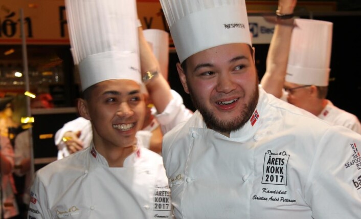 Christian A. Pettersen og commis Kim Iamram like etter at det er blitt kjent at de har vunnet Årets kokk 2017 . (Foto: Morten Holt) Christian A. Pettersen og commis Kim Iamram like etter at det er blitt kjent at de har vunnet Årets kokk 2017 . (Foto: Morten Holt)
