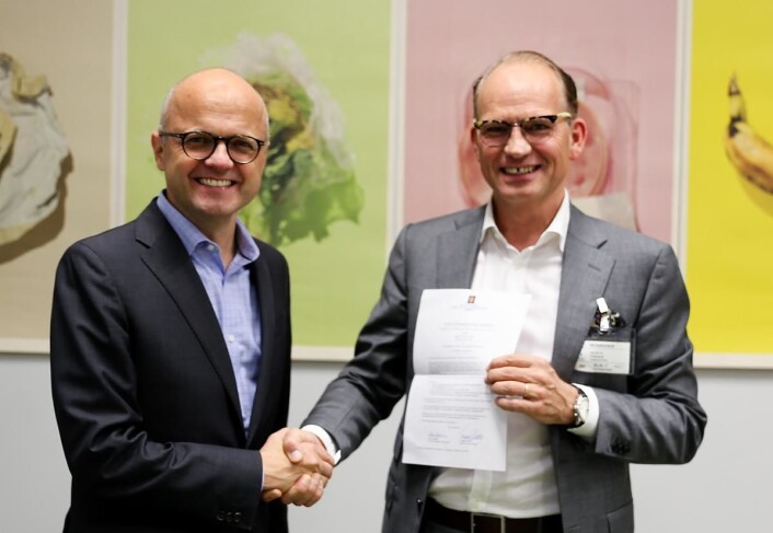 Administrerende direktør i Nordic Choice Hotels,Torgeir Silseth og klima og miljøminister Vidar Helgesen. (Foto: Nordic Choice Hotels) Administrerende direktør i Nordic Choice Hotels,Torgeir Silseth og klima og miljøminister Vidar Helgesen. (Foto: Nordic Choice Hotels)