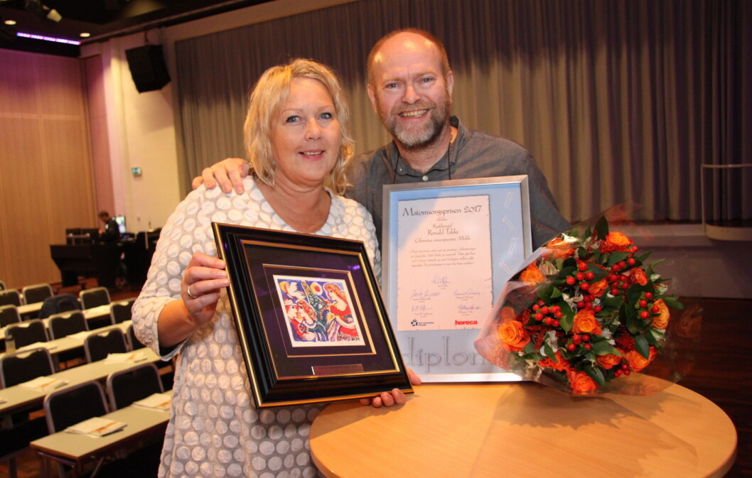 Vinneren av Matomsorgsprisen 2017, Ronald Takke, sammen med kona Nina Skovly etter prisutdelingen på Oslo Kongressenter. (Foto: Morten Holt) Vinneren av Matomsorgsprisen 2017, Ronald Takke, sammen med kona Nina Skovly etter prisutdelingen på Oslo Kongressenter. (Foto: Morten Holt)