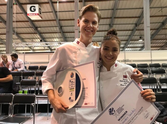 Gull til Aleksander L. Vardal og commis Runa Kvendseth i HB Global Chef Challenge i Tsjekkia. (Foto: NKL) Gull til Aleksander L. Vardal og commis Runa Kvendseth i HB Global Chef Challenge i Tsjekkia. (Foto: NKL)
