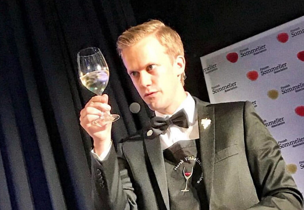 Henrik Dahl Jahnsen endte på andreplass i Nordisk mesterskap for vinkelnere. (Foto: Norsk Vinkelnerforening) Henrik Dahl Jahnsen endte på andreplass i Nordisk mesterskap for vinkelnere. (Foto: Norsk Vinkelnerforening)