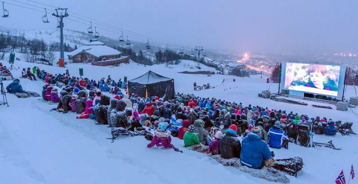 DestinasjonsKirurgene har sørget for spektakulære opplevelser i alpinbakken på Beitostølen. (Foto: DestinasjonsKirurgene) DestinasjonsKirurgene har sørget for spektakulære opplevelser i alpinbakken på Beitostølen. (Foto: DestinasjonsKirurgene)