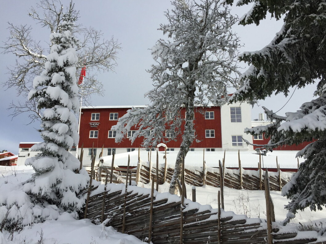 – Det er sjelden vi får så store mengder snø så tidlig i sesongen og på så kort tid. På Skeikampen har vi nå 60 kilometer med oppkjørte langrennsløyper – for både klassisk og skøyting, sier hotelldirektør ved Thon Hotel Skeikampen, Lars S. Pettersen. (Foto: Thon Hotels) – Det er sjelden vi får så store mengder snø så tidlig i sesongen og på så kort tid. På Skeikampen har vi nå 60 kilometer med oppkjørte langrennsløyper – for både klassisk og skøyting, sier hotelldirektør ved Thon Hotel Skeikampen, Lars S. Pettersen. (Foto: Thon Hotels)