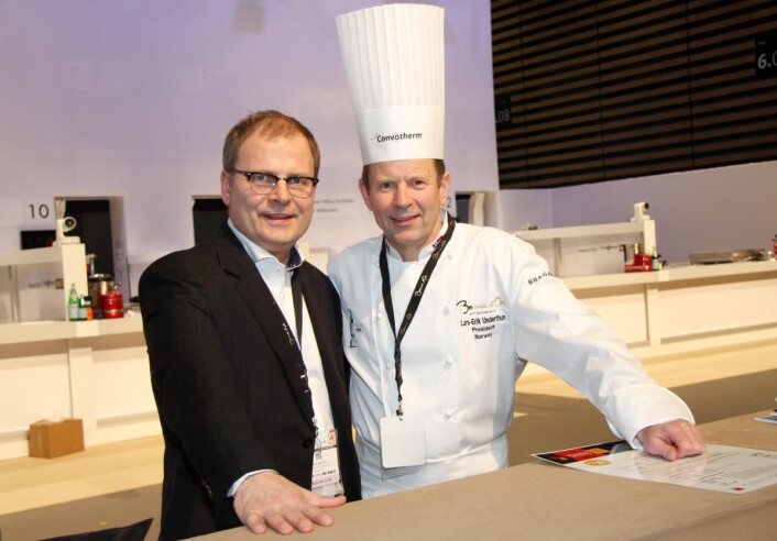 Daglig leder i stiftelsen Bocuse d'Or Norge, Arne Sørvig, sammen med Lars Erik Underthun, som driver restaurant Feinschmecker i Oslo. (Foto: Morten Holt) Daglig leder i stiftelsen Bocuse d'Or Norge, Arne Sørvig, sammen med Lars Erik Underthun, som driver restaurant Feinschmecker i Oslo. (Foto: Morten Holt)