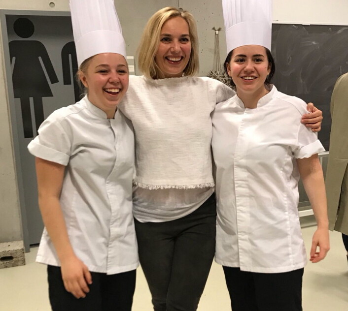 Renaa-lærlingene Vilde Syvertsen (til venstre) og Mari Lisa Roland vant Rogalandscup i helga. Her sammen med Torill Renaa. (Foto: Renaa) Renaa-lærlingene Vilde Syvertsen (til venstre) og Mari Lisa Roland vant Rogalandscup i helga. Her sammen med Torill Renaa. (Foto: Renaa)