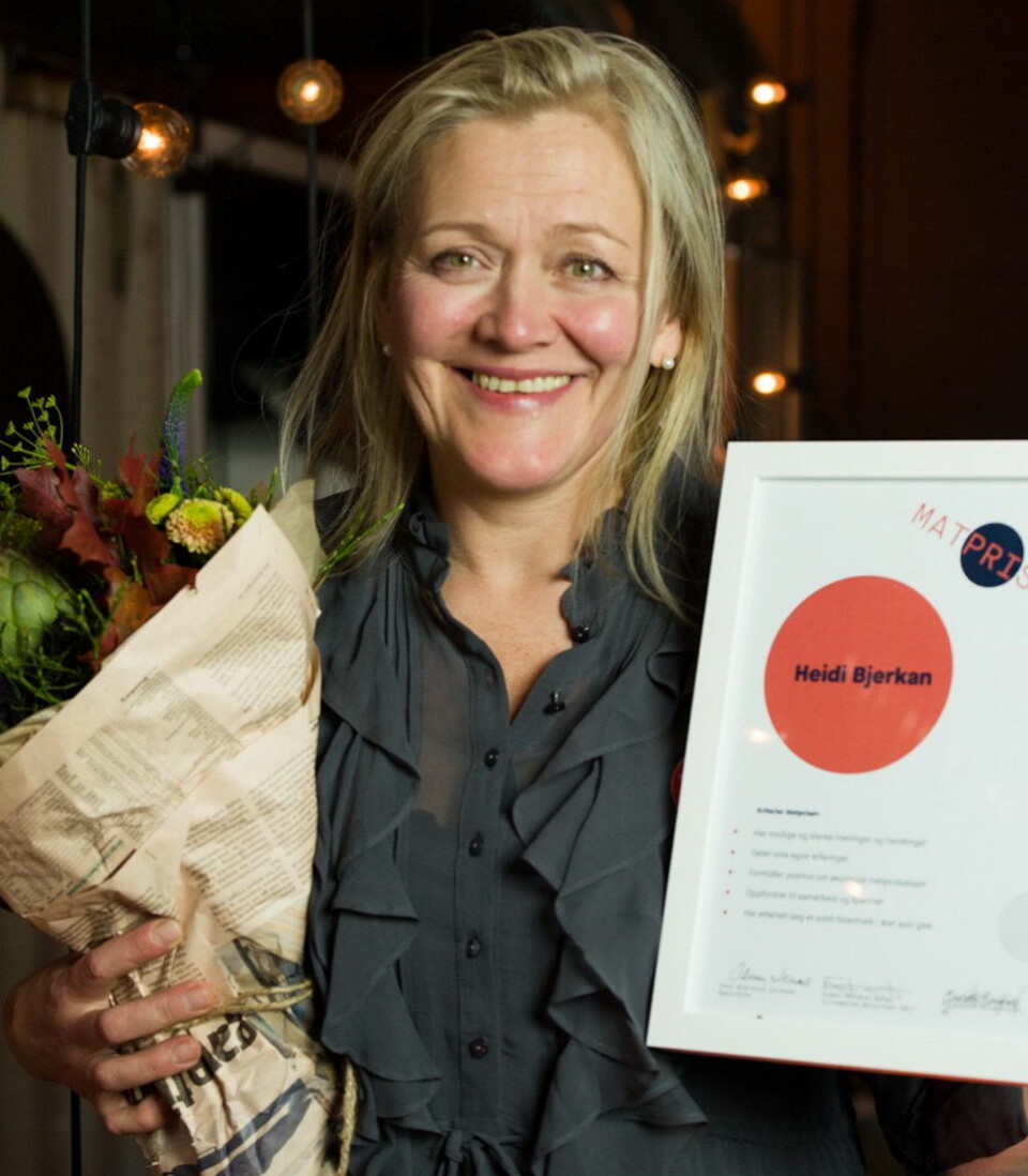 Matprisen til Heidi Bjerkan. (Foto: Joachim Sollerman)