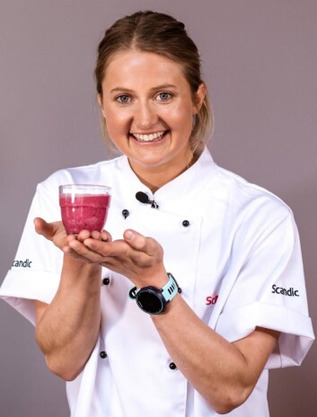 Ingvild Flugstad Østberg med vinnersmoothien som nå serveres på alle Scandic-hoteller. (Foto: Joakim Mangen) Ingvild Flugstad Østberg med vinnersmoothien som nå serveres på alle Scandic-hoteller. (Foto: Joakim Mangen)