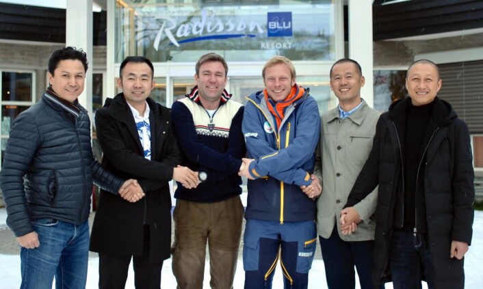 Kinaekspert Jose Chang Calle (Innovasjon Norge Innlandet), Jiang Guofeng, Bjørnar Hovi (Beitostølen Resort-eier), Tor Håvard Kolbu (sjef for Beitostølen Aktiv&Skiskole) Chang Jiacheng og Li Baoquan fra den kinesiske vinterbyen Harbin. (Foto: DestinasjonsKirurgene) Kinaekspert Jose Chang Calle (Innovasjon Norge Innlandet), Jiang Guofeng, Bjørnar Hovi (Beitostølen Resort-eier), Tor Håvard Kolbu (sjef for Beitostølen Aktiv&Skiskole) Chang Jiacheng og Li Baoquan fra den kinesiske vinterbyen Harbin. (Foto: DestinasjonsKirurgene)