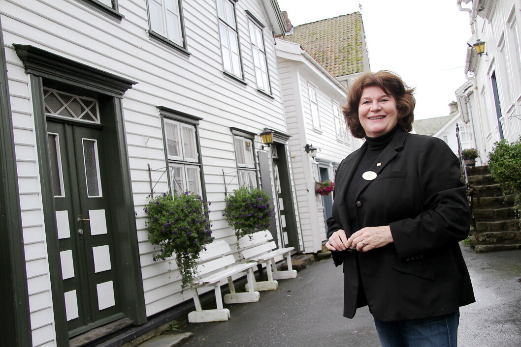 Eli Laupstad Omdal i gaten i Sogndalstrand. (Foto: Morten Holt) Eli Laupstad Omdal i gaten i Sogndalstrand. (Foto: Morten Holt)