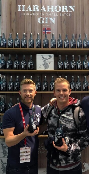 Her er Jarle Nereng (til venstre) er ansvarlig for eksport og nye markeder i Det Norske Brenneri. Her sammen med en tysk fan på Anuga-messen i Köln. (Foto: Det Norske Brenneri) Her er Jarle Nereng (til venstre) er ansvarlig for eksport og nye markeder i Det Norske Brenneri. Her sammen med en tysk fan på Anuga-messen i Köln. (Foto: Det Norske Brenneri)
