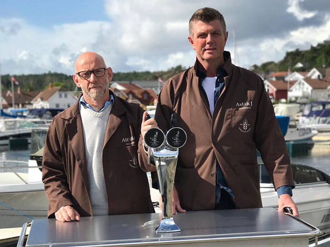Vi ser frem til et langt og fruktbart samarbeid, sier Alf Olav Øye (til venstre), som er daglig leder i Homborsund Bryggeri. (Foto: Homborsund Bryggeri) Vi ser frem til et langt og fruktbart samarbeid, sier Alf Olav Øye (til venstre), som er daglig leder i Homborsund Bryggeri. (Foto: Homborsund Bryggeri)