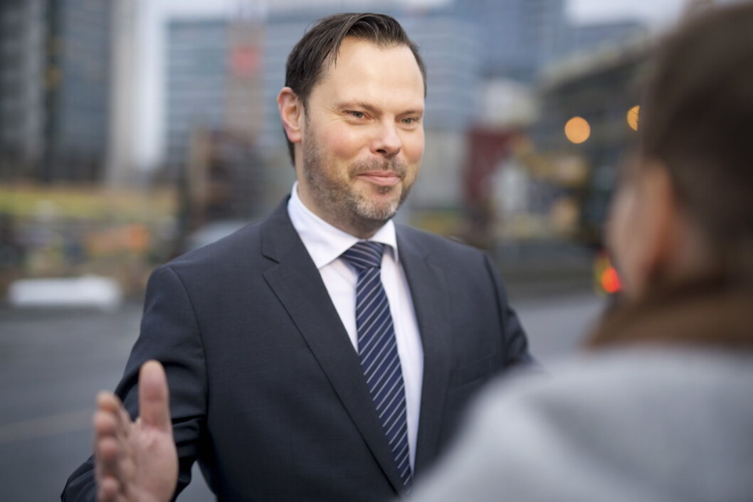 Nils Kristian Lie (bildet) og Ole André Oftebro er partnere i Ræders arbeidsrettsavdeling. Ræder representerer en del store aktører innen hotell- og restaurantbransjen, og har derfor satt seg grundig inn i allmenngjøringsvedtaket fra Tariffnemnda 3. november i år. (Foto: Ræder) Nils Kristian Lie (bildet) og Ole André Oftebro er partnere i Ræders arbeidsrettsavdeling. Ræder representerer en del store aktører innen hotell- og restaurantbransjen, og har derfor satt seg grundig inn i allmenngjøringsvedtaket fra Tariffnemnda 3. november i år. (Foto: Ræder)