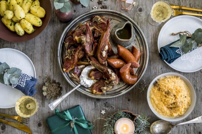 34 prosent av den norske befolkningen spiser pinnekjøtt på julaften. (Foto: Matprat.no) 34 prosent av den norske befolkningen spiser pinnekjøtt på julaften. (Foto: Matprat.no)