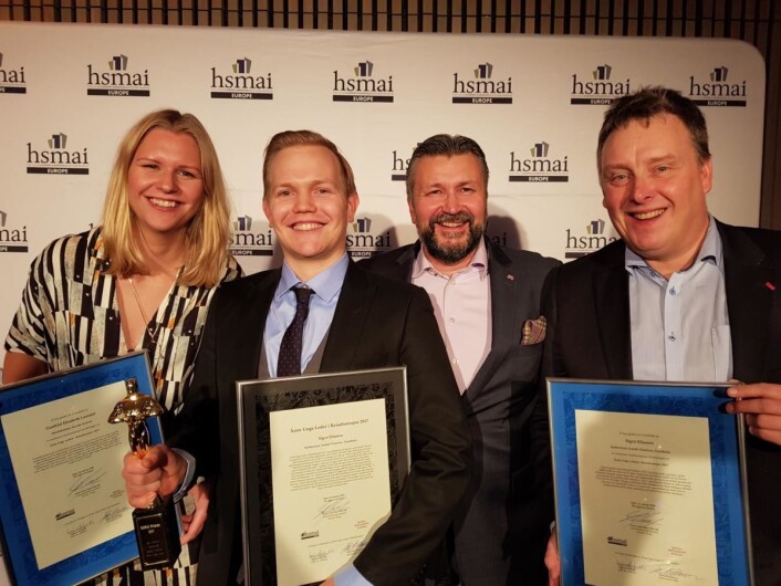 Gunhild Laundal (fra venstre), Sigve Eliassen, Svein Arild Steen-Mevold, Håvard Solum fra Scandic under prisutdelingen onsdag kveld.( Foto: Camilla Bergan/HSMAI) Gunhild Laundal (fra venstre), Sigve Eliassen, Svein Arild Steen-Mevold, Håvard Solum fra Scandic under prisutdelingen onsdag kveld.( Foto: Camilla Bergan/HSMAI)