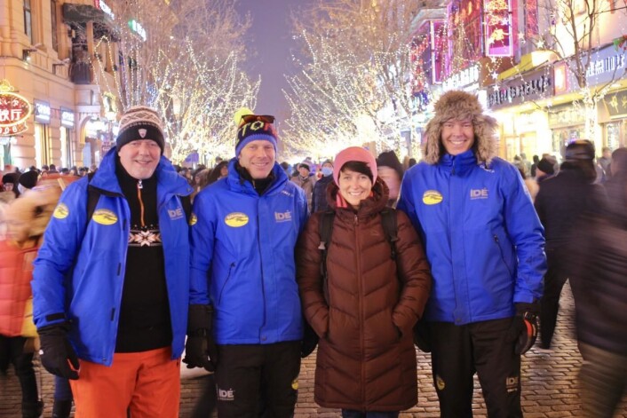 Beitostølen-delegasjonen i Harbin. Fra venstre Bjørn B Jacobsen, DestinasjonsKirurgene, Tor Håvard Kolbu, Beitostølen Aktiv & Skiskole, fylkesvaraordfører Aud Hove og Atle Hovi, Beitostølen Resort. (Foto: DestinasjonsKirurgene) Beitostølen-delegasjonen i Harbin. Fra venstre Bjørn B Jacobsen, DestinasjonsKirurgene, Tor Håvard Kolbu, Beitostølen Aktiv & Skiskole, fylkesvaraordfører Aud Hove og Atle Hovi, Beitostølen Resort. (Foto: DestinasjonsKirurgene)