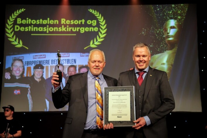 HSMAI-pris til Atle Hovi (til høyre) og Bjørn B Jacobsen. (Foto: Camilla Bergan/HSMAI) HSMAI-pris til Atle Hovi (til høyre) og Bjørn B Jacobsen. (Foto: Camilla Bergan/HSMAI)