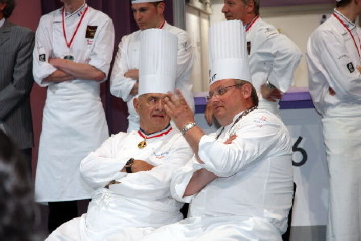 Paul Bocuse sammen med Norges første Bocuse d'Or-vinner, Bent Stiansen. (Foto: Morten Holt) Paul Bocuse sammen med Norges første Bocuse d'Or-vinner, Bent Stiansen. (Foto: Morten Holt)