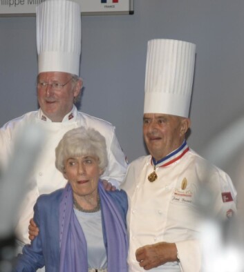 Paul Bocuse sammen med Ingrid E. Hovig. (Foto: Morten Holt) Paul Bocuse sammen med Ingrid E. Hovig. (Foto: Morten Holt)