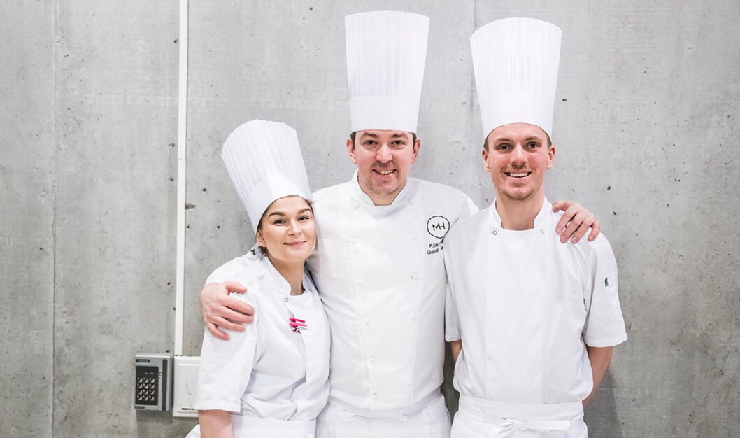Mathallen Tromsøs kokkelærlinger vant Norgescup 2018. Fra venstre Madelen Camilla Rolland, lagleder Gunnar Jensen og Jon Erlend Matre. (Foto: Arrangøren) Mathallen Tromsøs kokkelærlinger vant Norgescup 2018. Fra venstre Madelen Camilla Rolland, lagleder Gunnar Jensen og Jon Erlend Matre. (Foto: Arrangøren)