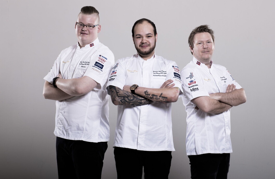 Dette er Norges team i Bocuse d'Or i 2018 og 2019. Fra venstre commis Håvard André Josdal Østebø, kokk Christian André Pettersen og coach Gunnar Hvarnes. (Foto: Bocuse d'Or Norge/Fredrik Ringe) Dette er Norges team i Bocuse d'Or i 2018 og 2019. Fra venstre commis Håvard André Josdal Østebø, kokk Christian André Pettersen og coach Gunnar Hvarnes. (Foto: Bocuse d'Or Norge/Fredrik Ringe)