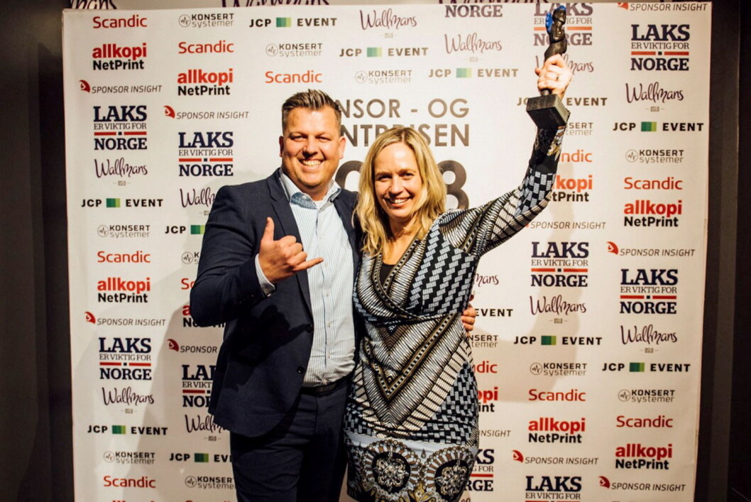 Sponsor- og eventprisen. Her med ansvarlig for «Byens Beste Byrå», Mette Snekvik Dæhli. (Foto: Nordic Choice Hotels) Sponsor- og eventprisen. Her med ansvarlig for «Byens Beste Byrå», Mette Snekvik Dæhli. (Foto: Nordic Choice Hotels)