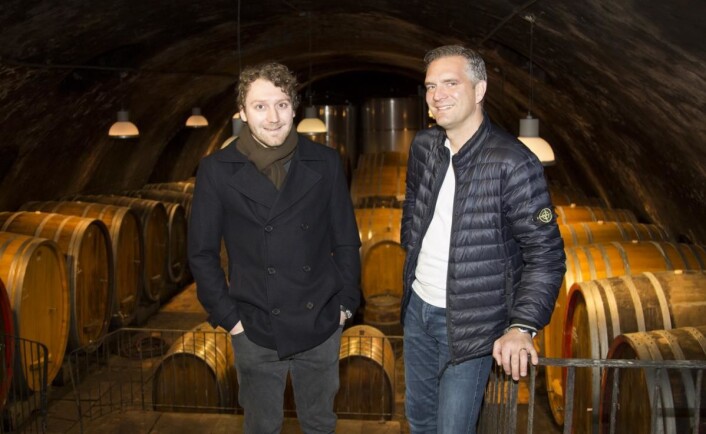 Simon Zimmermann i vinkjelleren hos Weingut Wittmann sammen med Philipp Wittmann. (Foto: Jørn G. Broll) Simon Zimmermann i vinkjelleren hos Weingut Wittmann sammen med Philipp Wittmann. (Foto: Jørn G. Broll)