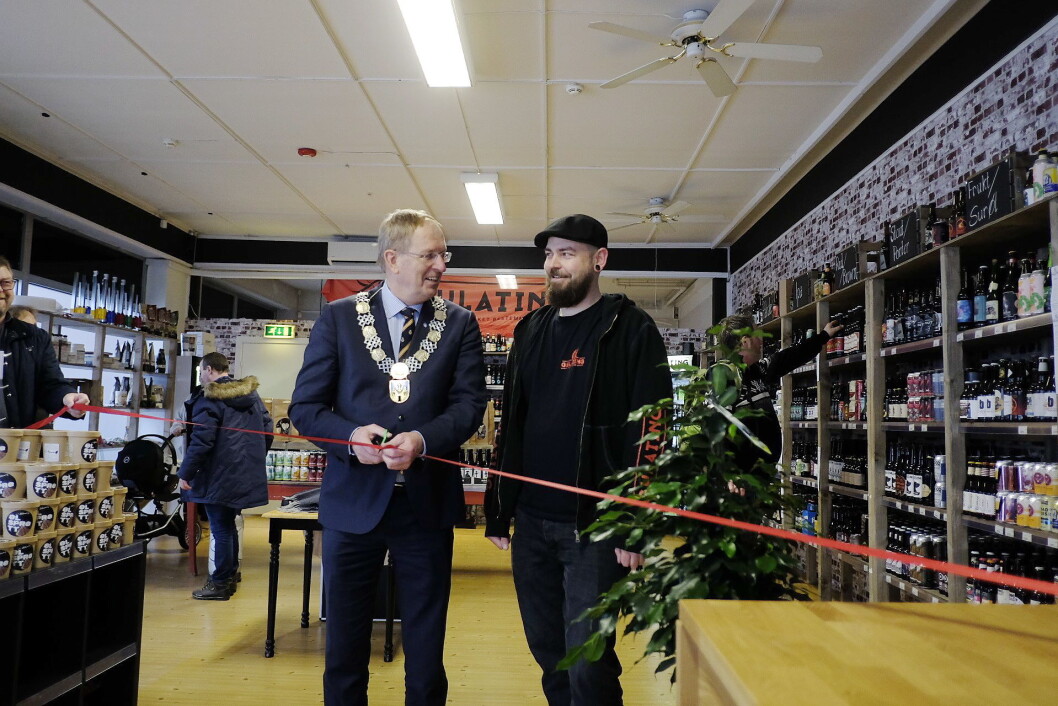 Ordfører I Tønsberg, Petter Berg, sto i dag for den offisielle åpningen av den nye butikken. (Foto: Gulating) Ordfører I Tønsberg, Petter Berg, sto i dag for den offisielle åpningen av den nye butikken. (Foto: Gulating)