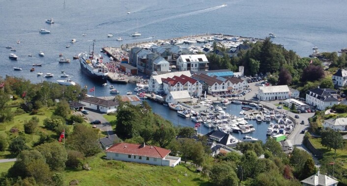 Bekkjarvik Gjestgiveri (til høyre i bildet) er den eneste norske restauranten utenfor byene som er med i 2018-utgaven av Michelin-guiden. (Foto: De Historiske/Bekkjarvik Gjestgiveri) Bekkjarvik Gjestgiveri (til høyre i bildet) er den eneste norske restauranten utenfor byene som er med i 2018-utgaven av Michelin-guiden. (Foto: De Historiske/Bekkjarvik Gjestgiveri)